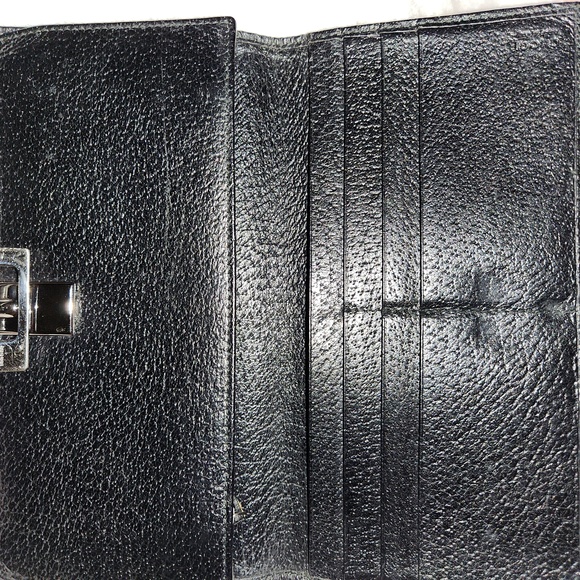 GUCCI G Hardware with Hook Black Pebble Grain Wallet - Picture 16 of 16